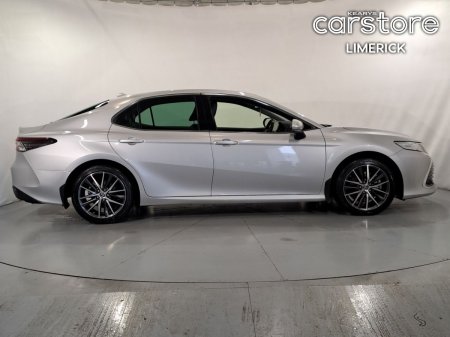 2024 Toyota Camry - photo 2