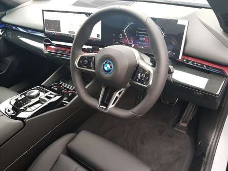 2026 BMW 5-Series - photo 6
