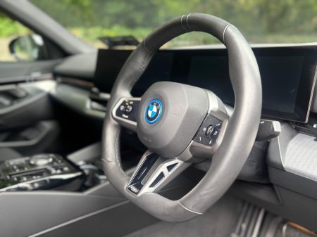 2024 BMW 5-Series - photo 18