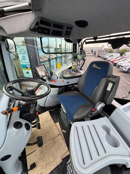 0 New Holland T7.225 - photo 6