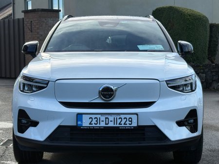 2023 Volvo XC40 - photo 2