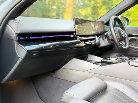 2024 BMW 5-Series - photo 13