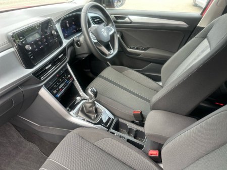 2025 Volkswagen T-Roc - photo 2