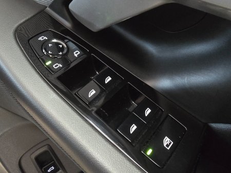 2025 BMW 5-Series - photo 18