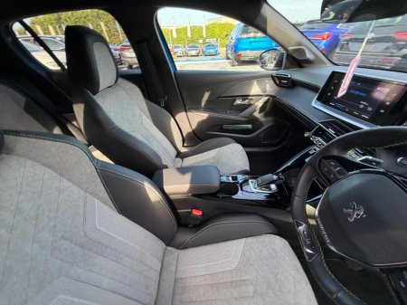 2021 Peugeot 208 - photo 17