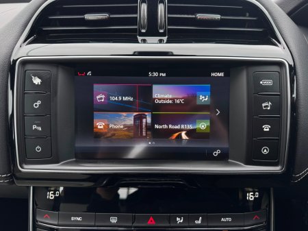 2017 Jaguar XE - photo 23