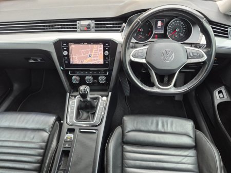2022 Volkswagen Passat - photo 2