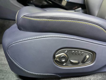 2025 Aston Martin DBX - photo 24