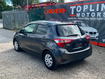 2018 Toyota Vitz - photo 7