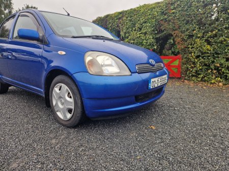 2002 Toyota Yaris - photo 2