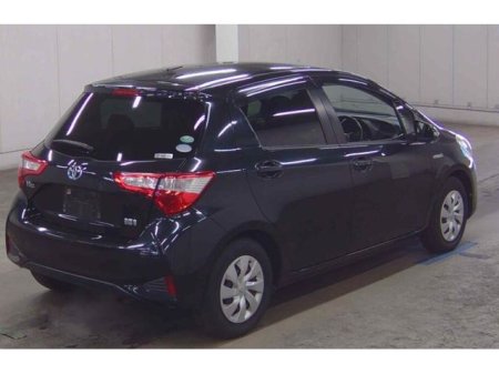 2017 Toyota Vitz - photo 4