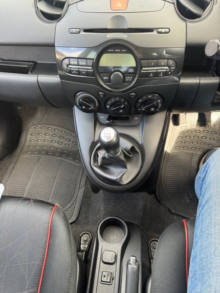 2015 Mazda Mazda2 - photo 13