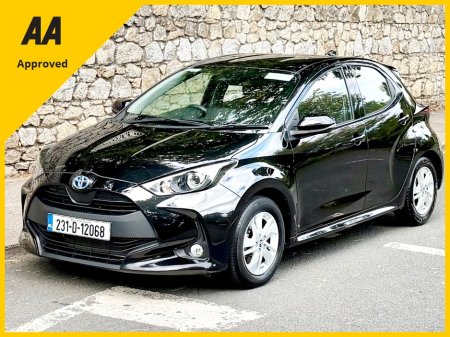 2023 Toyota Yaris 1.5 HYBRID LUNA!!!! ONLY 9K KMS!!!!!!