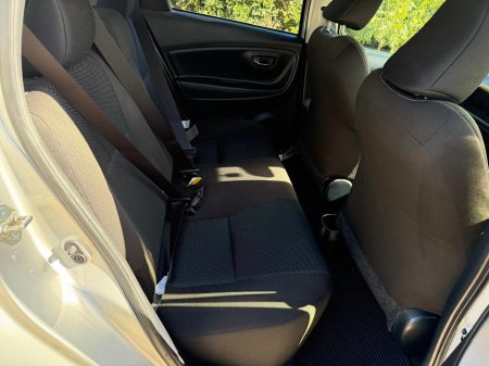 2019 Toyota Vitz - photo 10