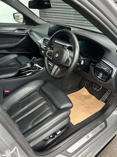 2021 BMW 5-Series - photo 18