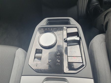 2025 BMW iX - photo 9