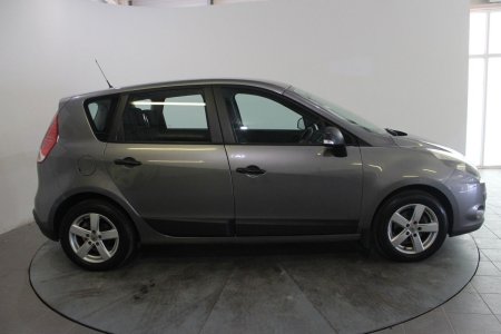 2010 Renault Scenic - photo 2