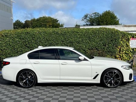 2021 BMW 5-Series - photo 2