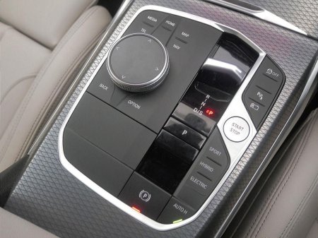 2025 BMW 3-Series - photo 9