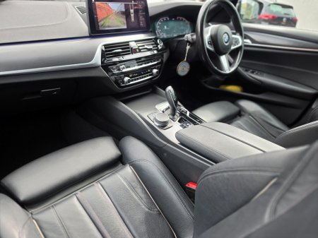 2022 BMW 5-Series - photo 32
