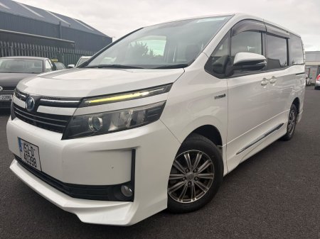 2015 Toyota Voxy - photo 2
