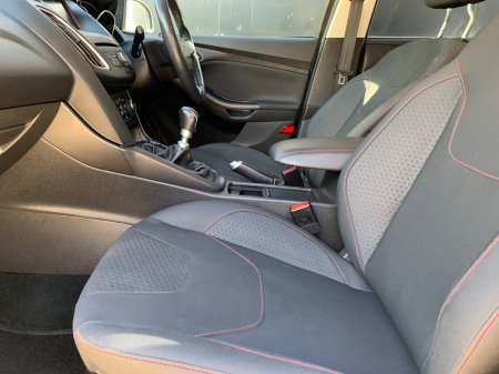 2016 Ford Focus - photo 15