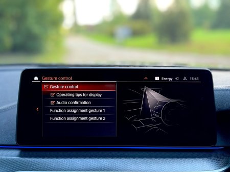 2021 BMW 5-Series - photo 35