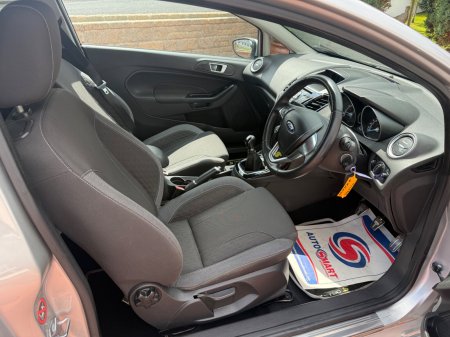 2015 Ford Fiesta - photo 13