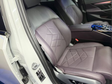 2025 BMW 5-Series - photo 26