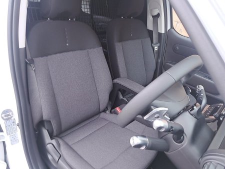2027 Hyundai INSTER - photo 10
