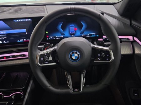 2025 BMW 5-Series - photo 5