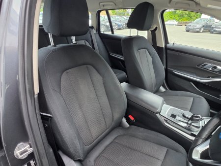 2022 BMW 3-Series - photo 21