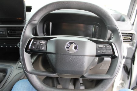 2025 Vauxhall Combo - photo 16