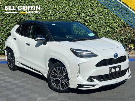2023 Toyota Yaris Cross Z-SPEC MODELLISTA PACK 1.5 HYBRID AUTO // DIAMOND CUT ALLOYS // HALF LEATHER HEATED SEATS // APPLE C