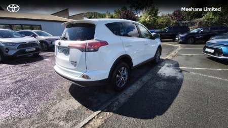 2017 Toyota RAV4 - photo 2