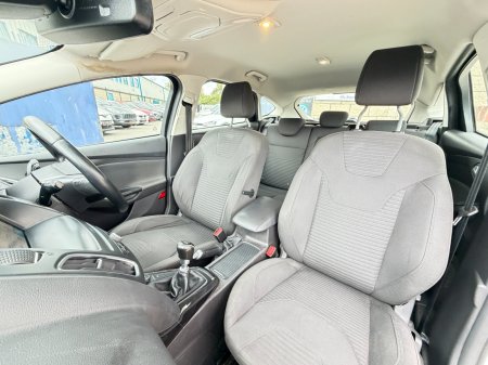 2017 Ford Focus - photo 11