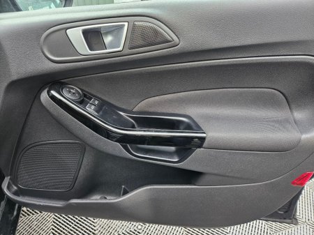 2017 Ford Fiesta - photo 19
