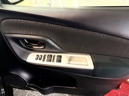 2014 Toyota Vitz - photo 8