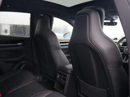 2026 Porsche Macan - photo 9