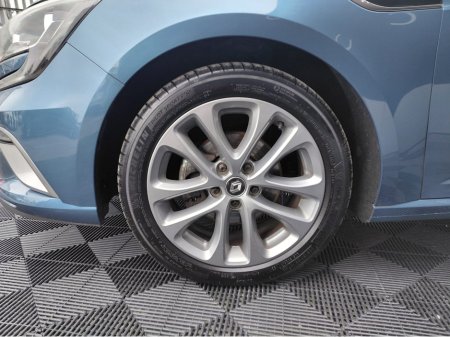 2019 Renault Megane - photo 2