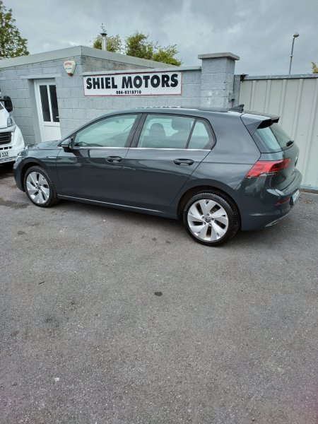 2022 Volkswagen Golf - photo 2