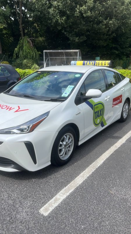 2019 Toyota Prius - photo 2