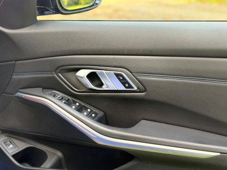 2022 BMW 3-Series - photo 17