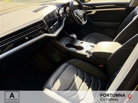 2019 Volkswagen Touareg - photo 2