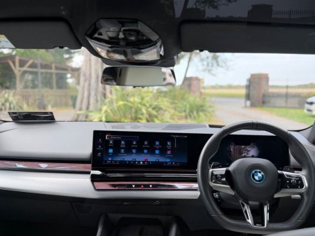 2025 BMW 5-Series - photo 16
