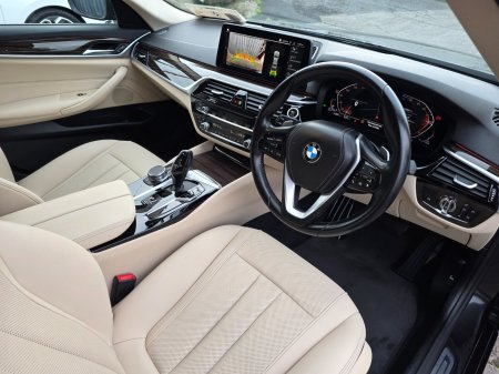 2023 BMW 5-Series - photo 10