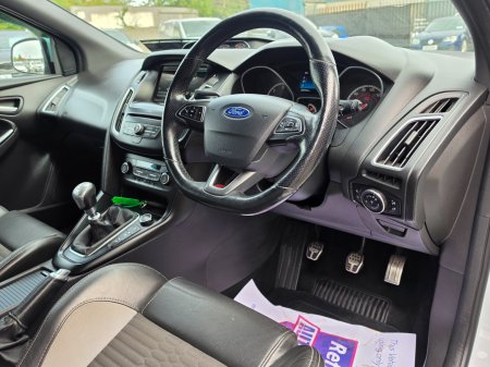 2016 Ford Focus - photo 16