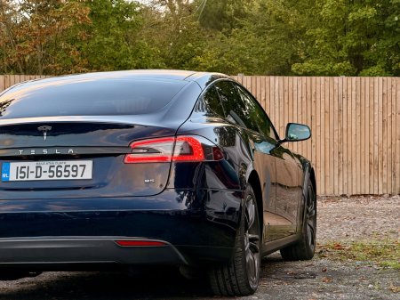 2015 Tesla Model S - photo 25