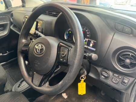 2019 Toyota Vitz - photo 10