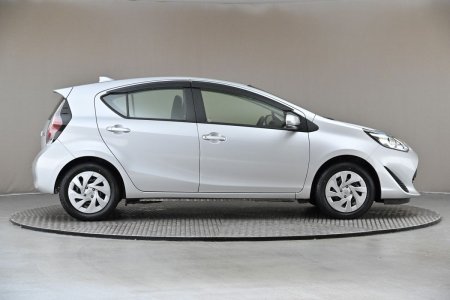 2021 Toyota Aqua - photo 11